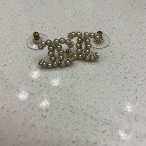 Chanel Stud Earrings Pearl. Reposhing***